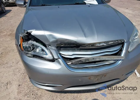 2014 Chrysler 200 Touring z USA, uszkodzony, nr VIN 1C3CCBBG2EN157392